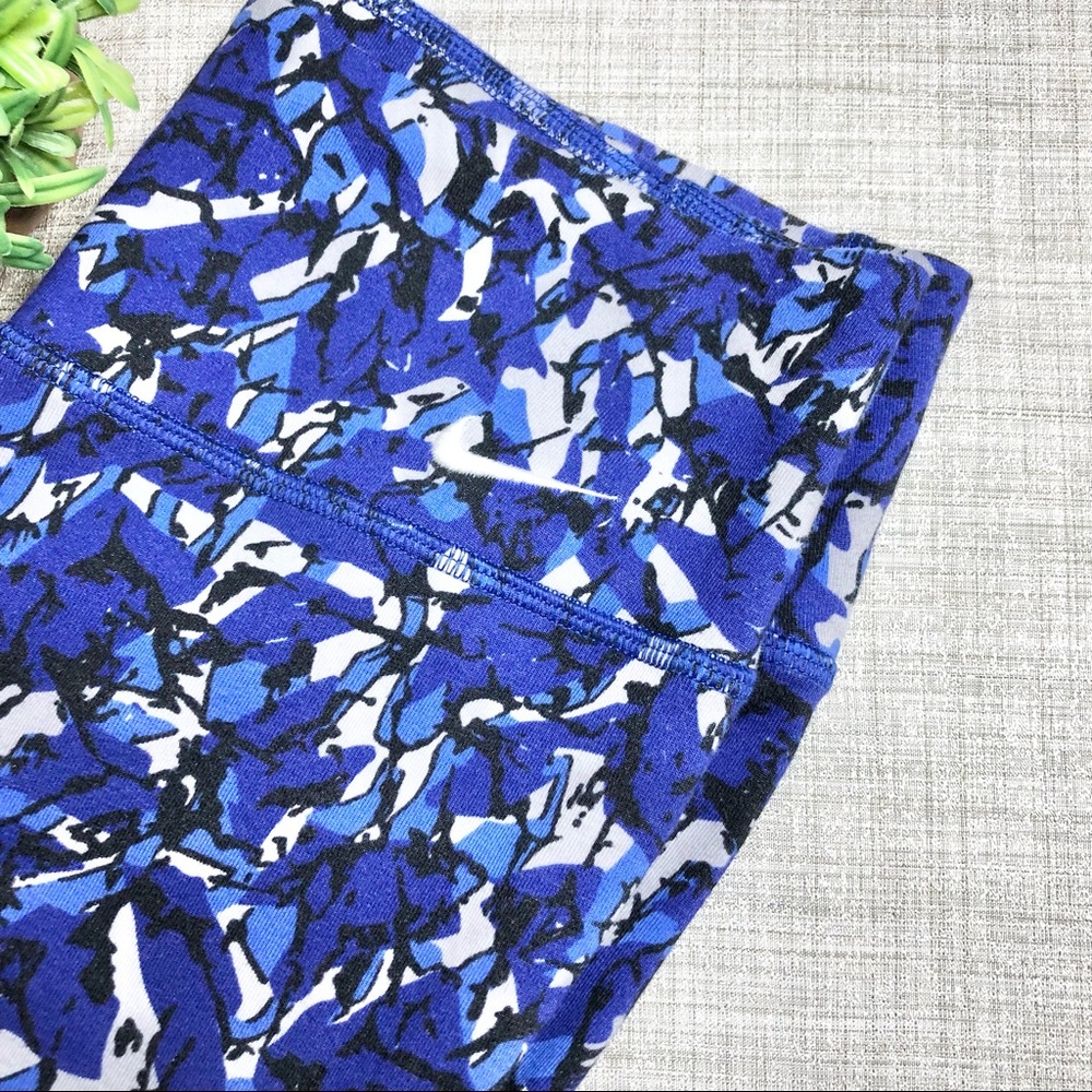 Nike Dri-fit cotton blend patterned capri length workout pants - Picture 2 of 6
